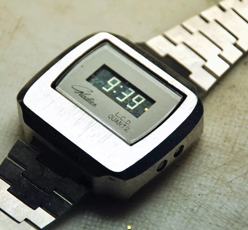 Lcd watch. Tokyoflash 1259 b. Электронные часы 60 годов. Электронные часы shhors. Японские часы kisai.