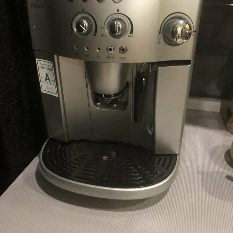 Esam 4000 b delonghi. 110. Delonghi кофемашина горит красный индикатор. Кофемашина делонги магнифика индикаторы. B.