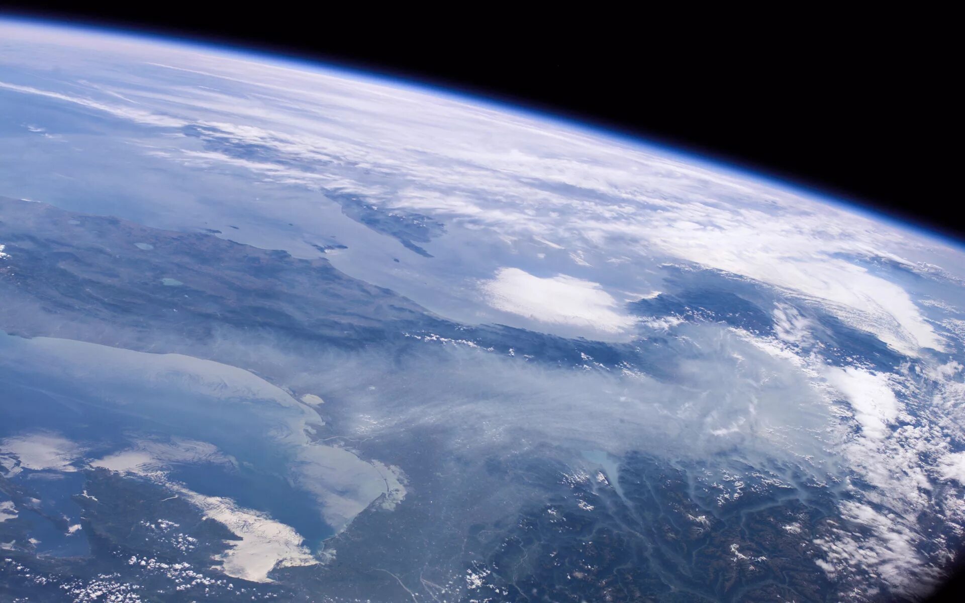 Земля земля басс. О земле и космосе. Вид земли из космоса. Снимок земли из космоса. Планета вид из космоса.