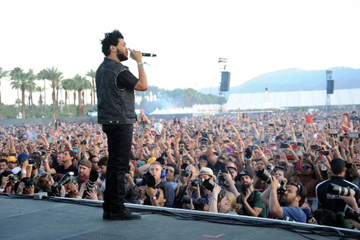 Playing the weekend. Коачелла 2023 викенд. Coachella the Weeknd. The weekend концерт. The Weeknd Concert.