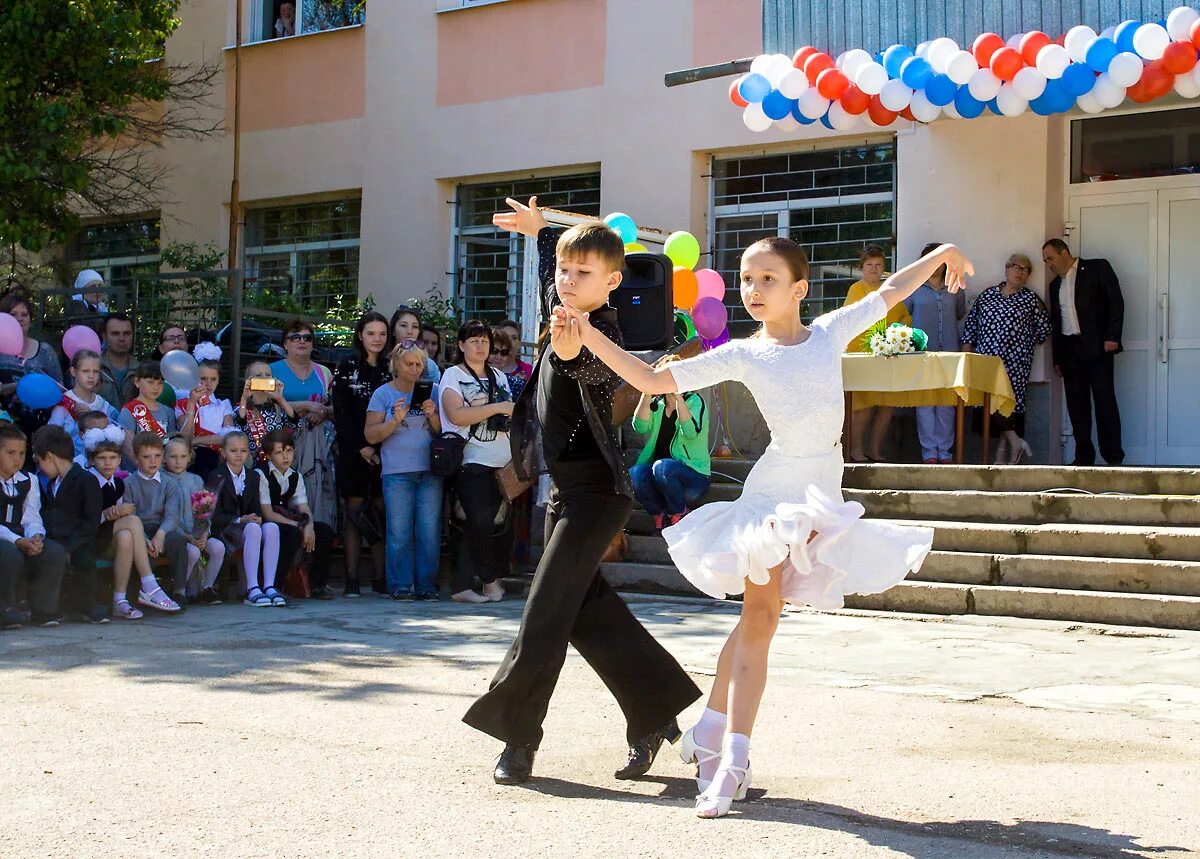 Школа 18 евпатория. 12 Школа Евпатория. 11 Школа Евпатория. 17 Школа Евпатория.