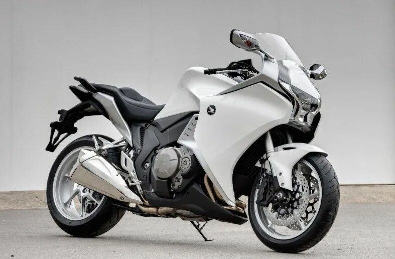 Vfr 1200f. Honda vfr1200f. honda vfr 1200. мотоцикл хонда вфр 1200. honda vfr 1200 2025.