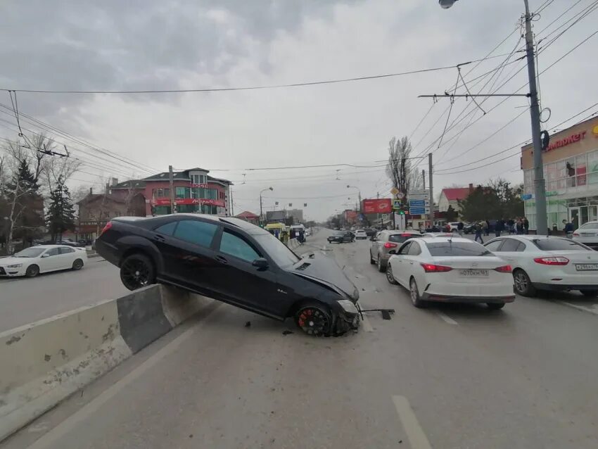 Авария с двумя автобусами в ростове на дону. 10. Авария в ростове на дону сегодня на стачках. Авария на стачках в ростове на дону сегодня видео 02. Авария на стачках в ростове на дону.