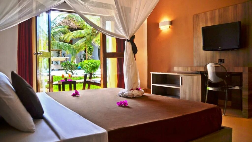 My blue 4. Blue lagoon zanzibar. My blue hotel zanzibar. My blue nungwi beach resort 4. Занзибар blue my.