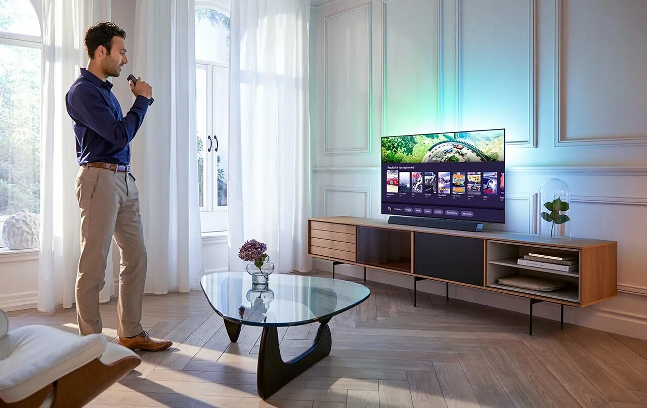 Можно управлять телевизором с помощью. Philips 55pus9435. Philips OLED. Филипс 65 дюймов в интерьере с полочками.