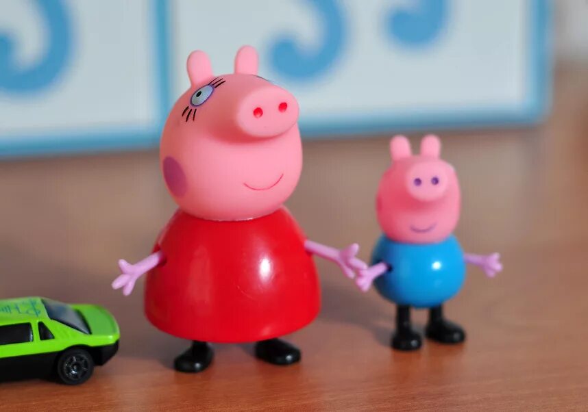 семья свинки пеппы фото. свинка свинки пеппы и семьи. семья свинки пеппы. семейка игрушечных свинки пеппы. свинка пеппа и её семья.