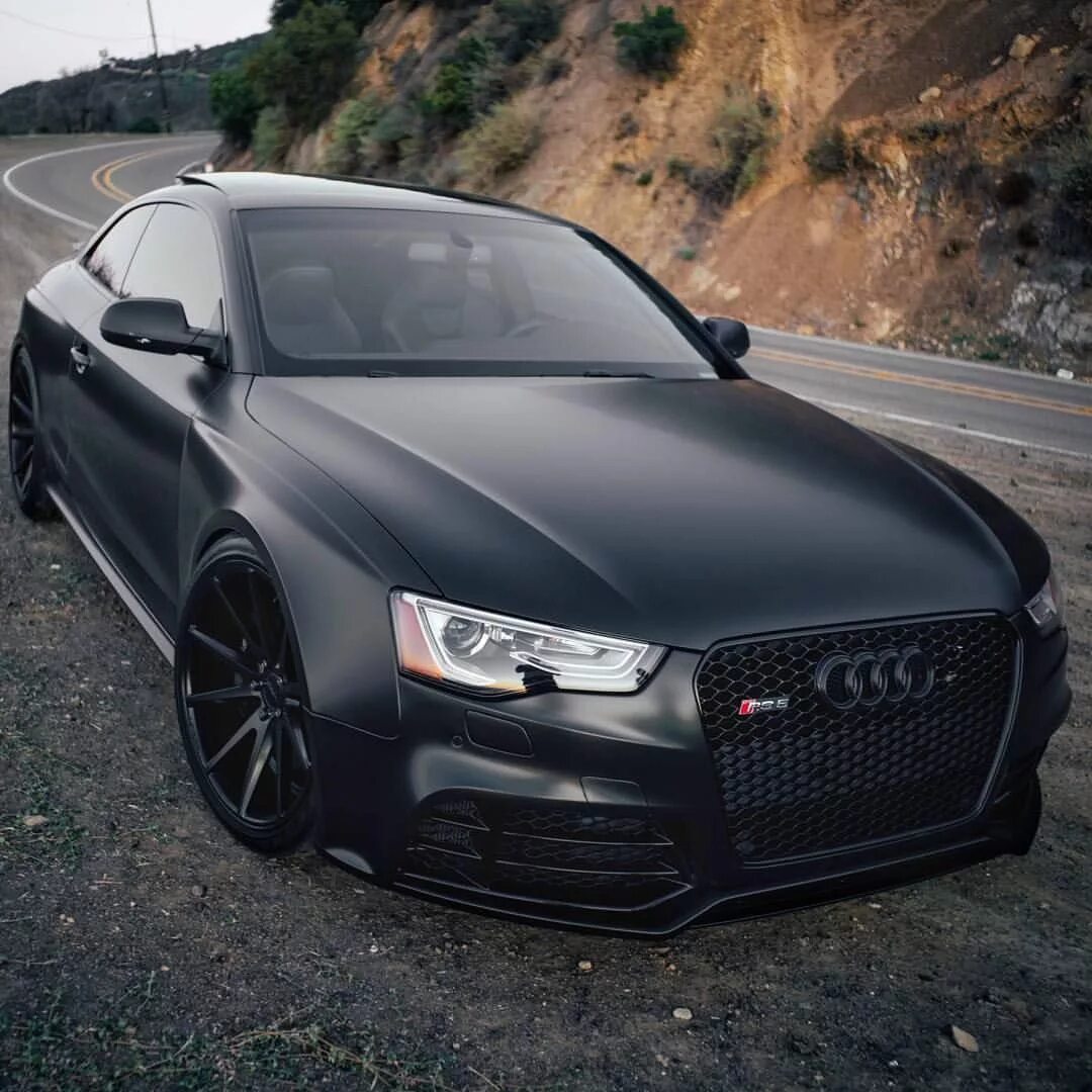 А5 матовая. Audi rs5 Black. Audi rs5 черная. Audi rs5 Coupe чёрная. Ауди рс5 черная.