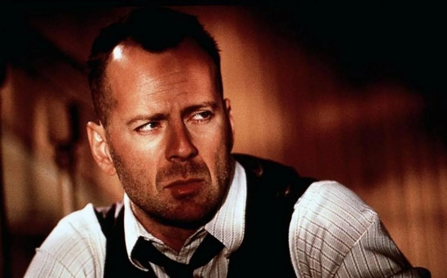 Брюс Уиллис герой одиночка. Last man standing (1996) Bruce Willis. Брюс Уиллис last man standing. Город брюс уиллис