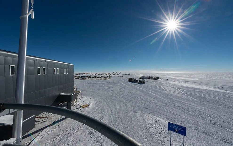 солнце в южном полюсе. остров зыкова антарктида. арктика закат. солнце в южном полюсе. гало в антарктиде.
