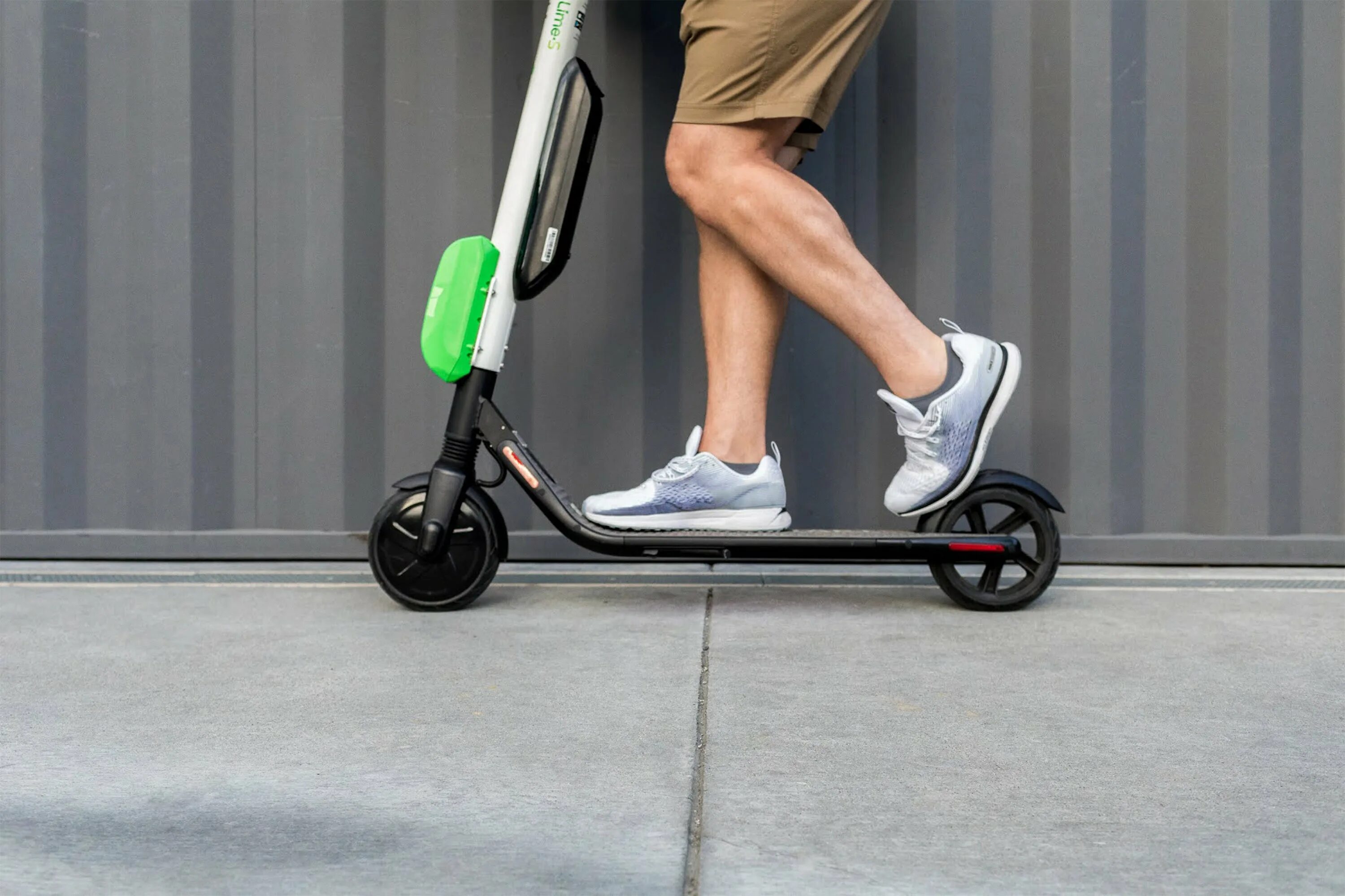 Электросамокат фирмы Scooter 2. Ecoway самокаты. Motorized Scooter. Самокат для взрослых.