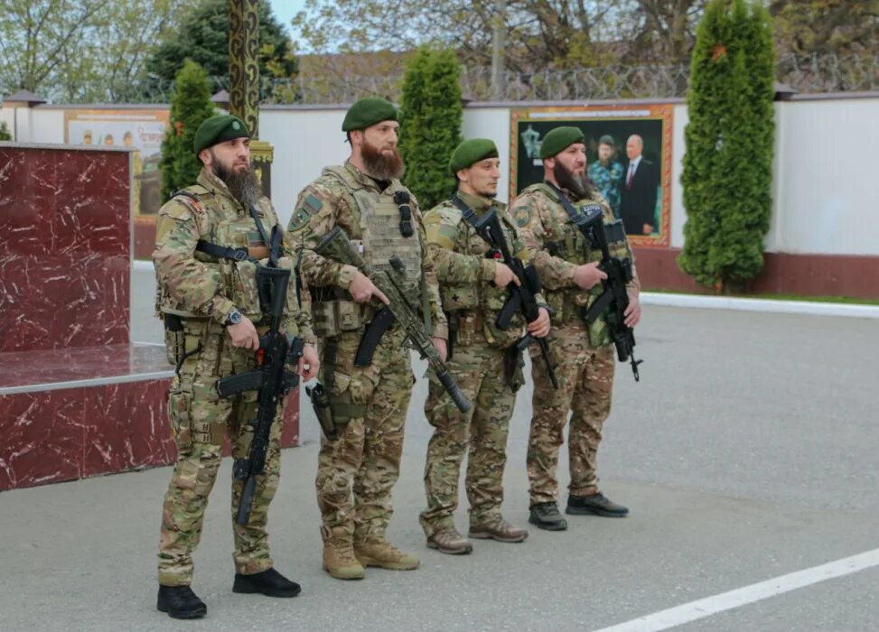 Добровольцы из Чечни. Военные волонтеры. Чеченцы фото. Военный госпиталь Грозный. Как попасть на сво россия