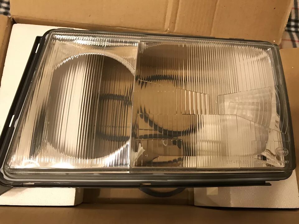 Стекла hella. Стекла фар мерседес 124. стекла hella для мерседес w124. фары е500 w124. фара w124 дорестайл.