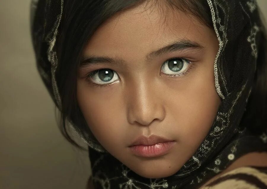 Ава кларк — афроамериканка-альбинос. Необычный цвет глаз. Самая редкая девочка в мире. Девочка с необычными глазами. Абдулла айдемир фотограф глаза.