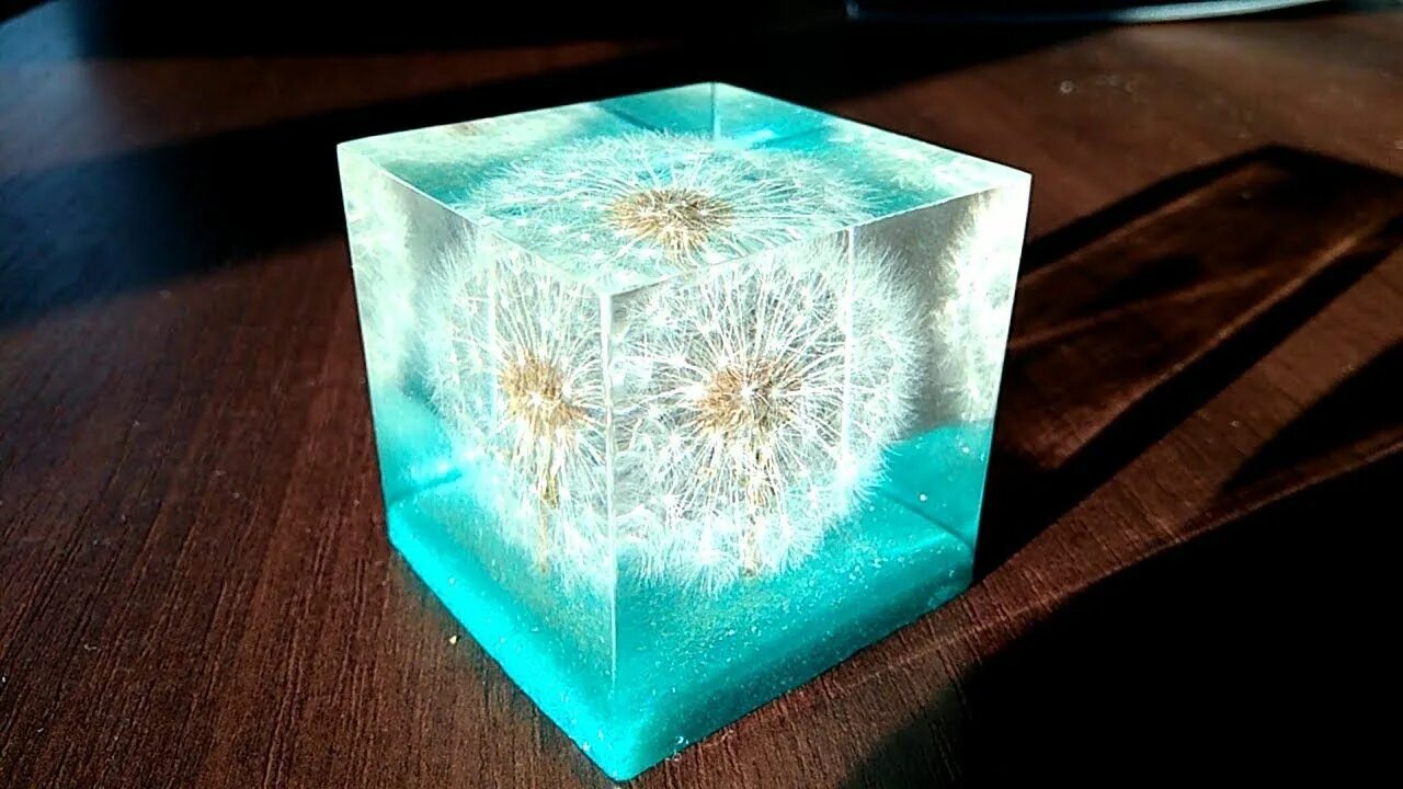 Как сделать шар из эпоксидной смолы. Crystal resin эпоксидная смола. одуванчик в эпоксидке. одуванчик в эпоксидной смоле. куб из эпоксидной смолы.