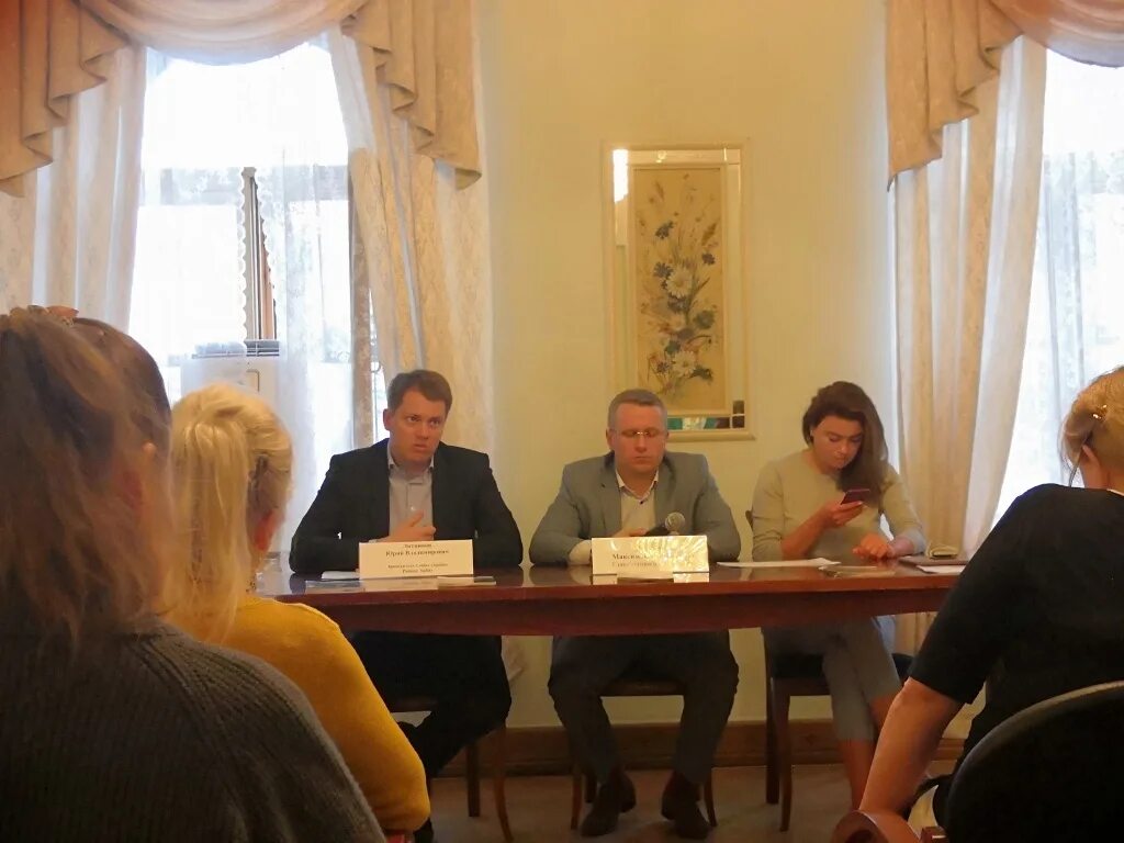 Глава управы района максим дерюгин. Глава района арбат. Сайт управы арбат. Максим дерюгин глава управы. Герб района арбат.