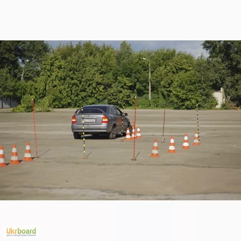 Игора школа контраварийного вождения. Академия безопасного вождения. Контраварийная подготовка водителей. Ford fusion 2008 экстремальное вождение. Гонщик экстремального вождения.