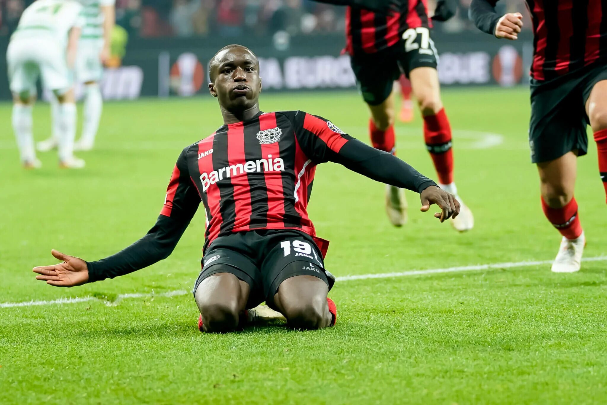 Аугсбург байер 13 января. Moussa Diaby. Moussa Diaby Байер. Мусса Диаби Байер 2023. Боруссия Байер.