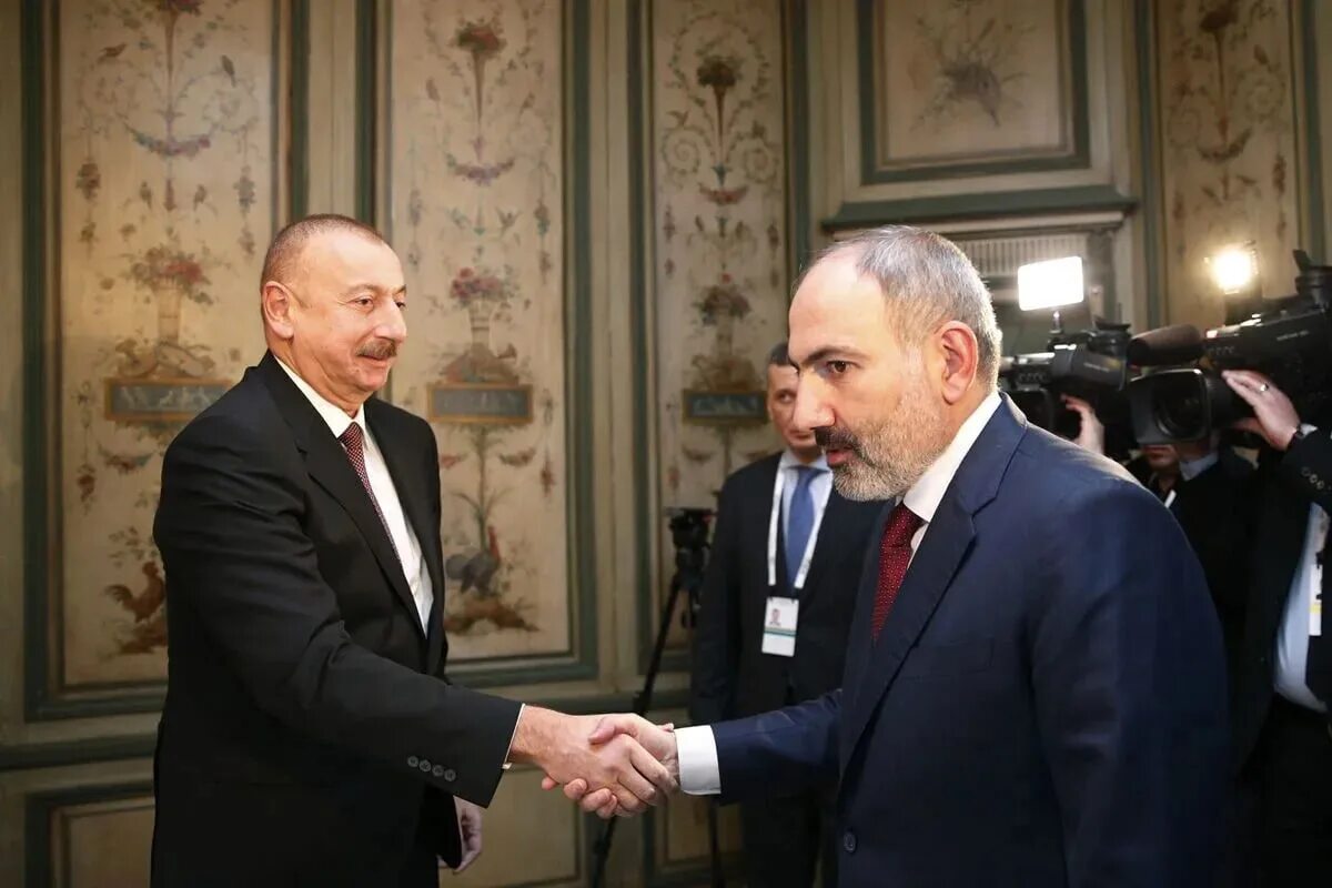Россия готова подписать мирное соглашение с украиной. Пашинян Алиев. Пашинян и Алиев встреча.