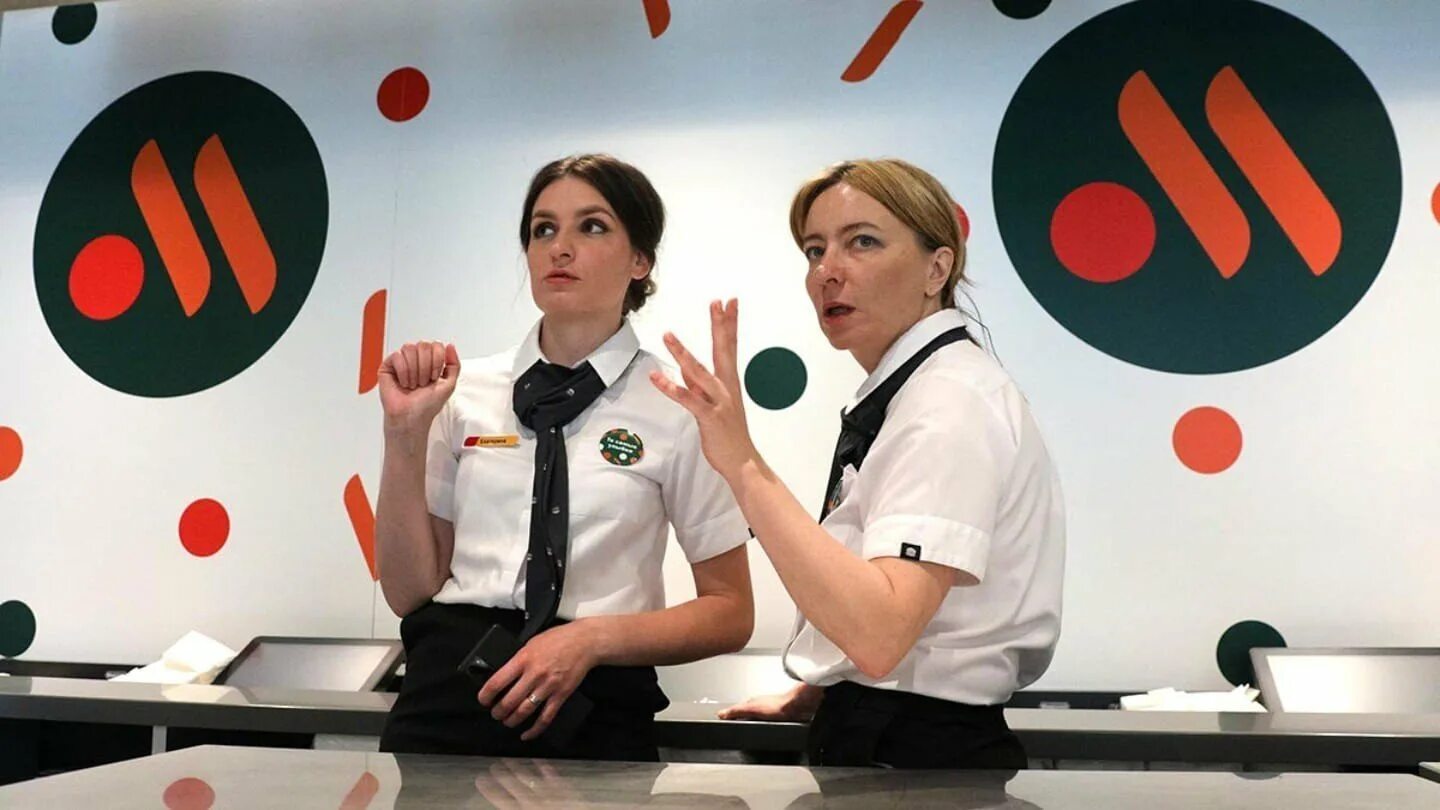 Менеджер вкусно и точка. Вкусно и точка открытие. Вкусно и точка директор. Макдоналдс в россии вкусно и точка. Хозяин компании вкусно и точка.