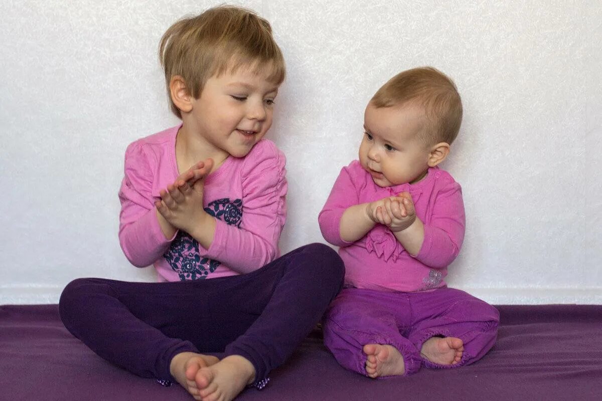 Игра в ладушки. Программа раннего развития мама и малыш. Игра в ладушки. Игра в ладушки. Как научить ребенка играть в ладушки.