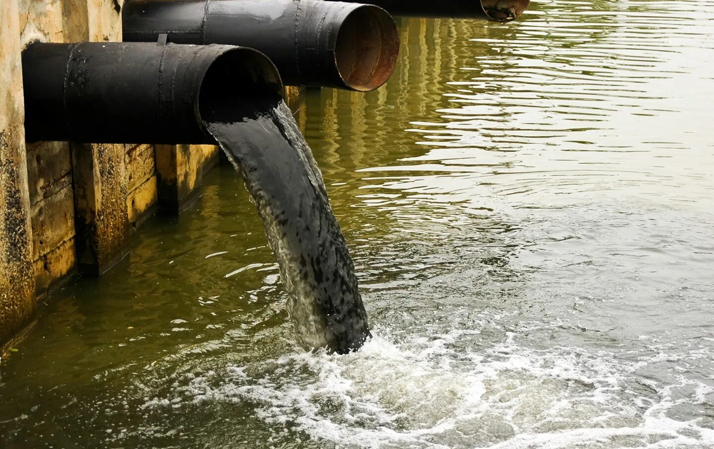 Загрязнение воды. Сточные воды. Загрязнение водоемов. Промышленные сточные воды.