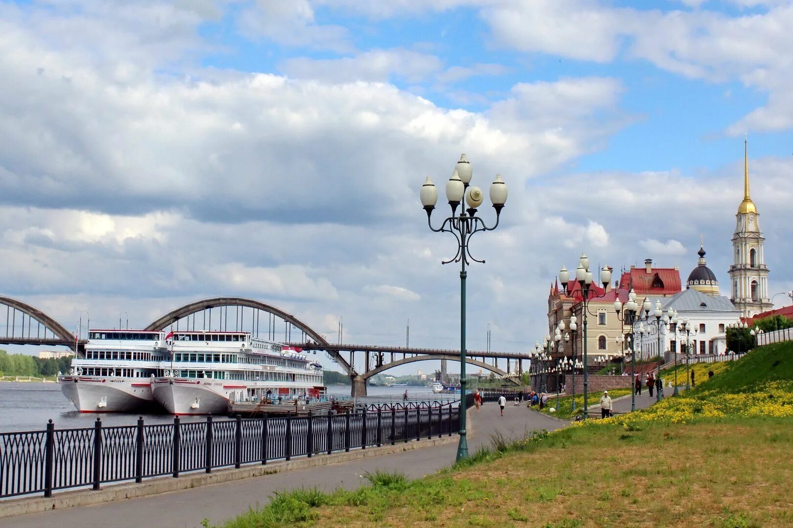 Городской округ город Рыбинск набережная. Рыбинск набережная Ярославская область. Рыбинск город набережная. Рыбинск город на Волге.