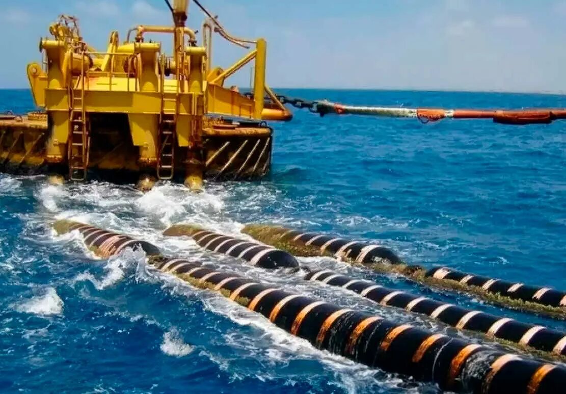 Интернет в океане. Прокладка кабеля по дну моря. подводный интернет кабель. интернет кабель по дну океана. прокладка кабеля по дну океана.