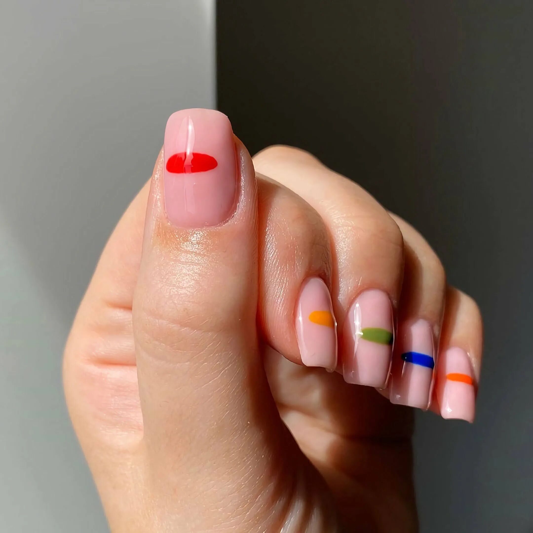 Цветной маникюр. Разноцветный маникюр на коротких ногтях. Яркие разноцветные ногти. Летний маникюр на короткие квадратные ногти. Летний маникюр квадратные ногти