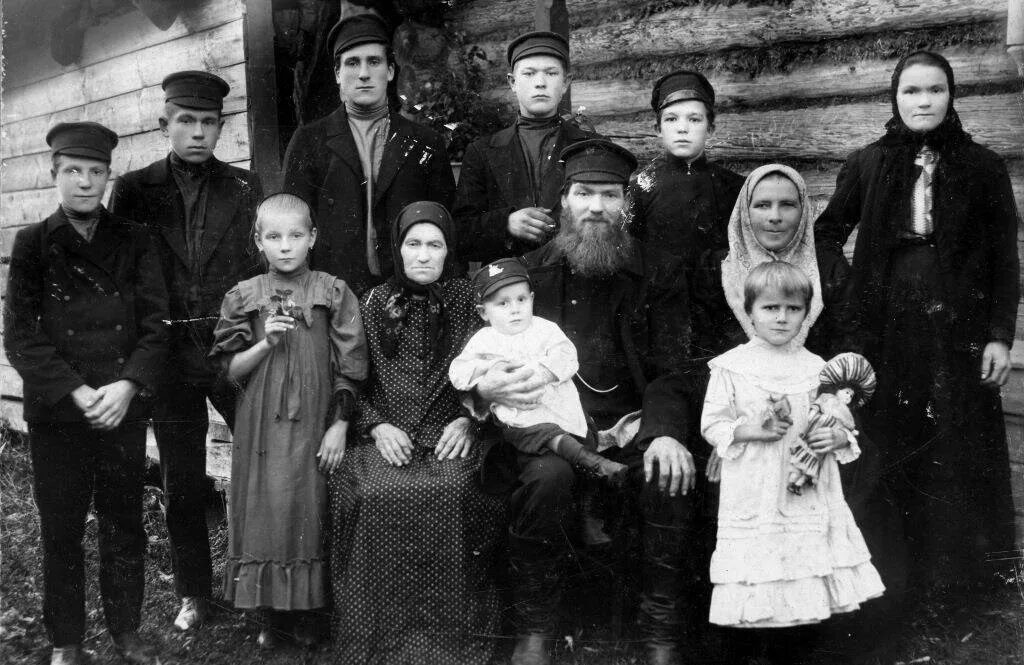 Патриархальная Крестьянская семья. Патриархальная семья 19 век. Крестьянская семья 1890. Традиционная русская семья.