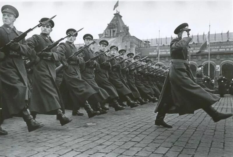 Военный парад ссср. Парад 7 ноября 1957 Москва. Парад Октябрьской революции 1957. Парад РККА 1939 Москва. Советская армия 1941 парад.