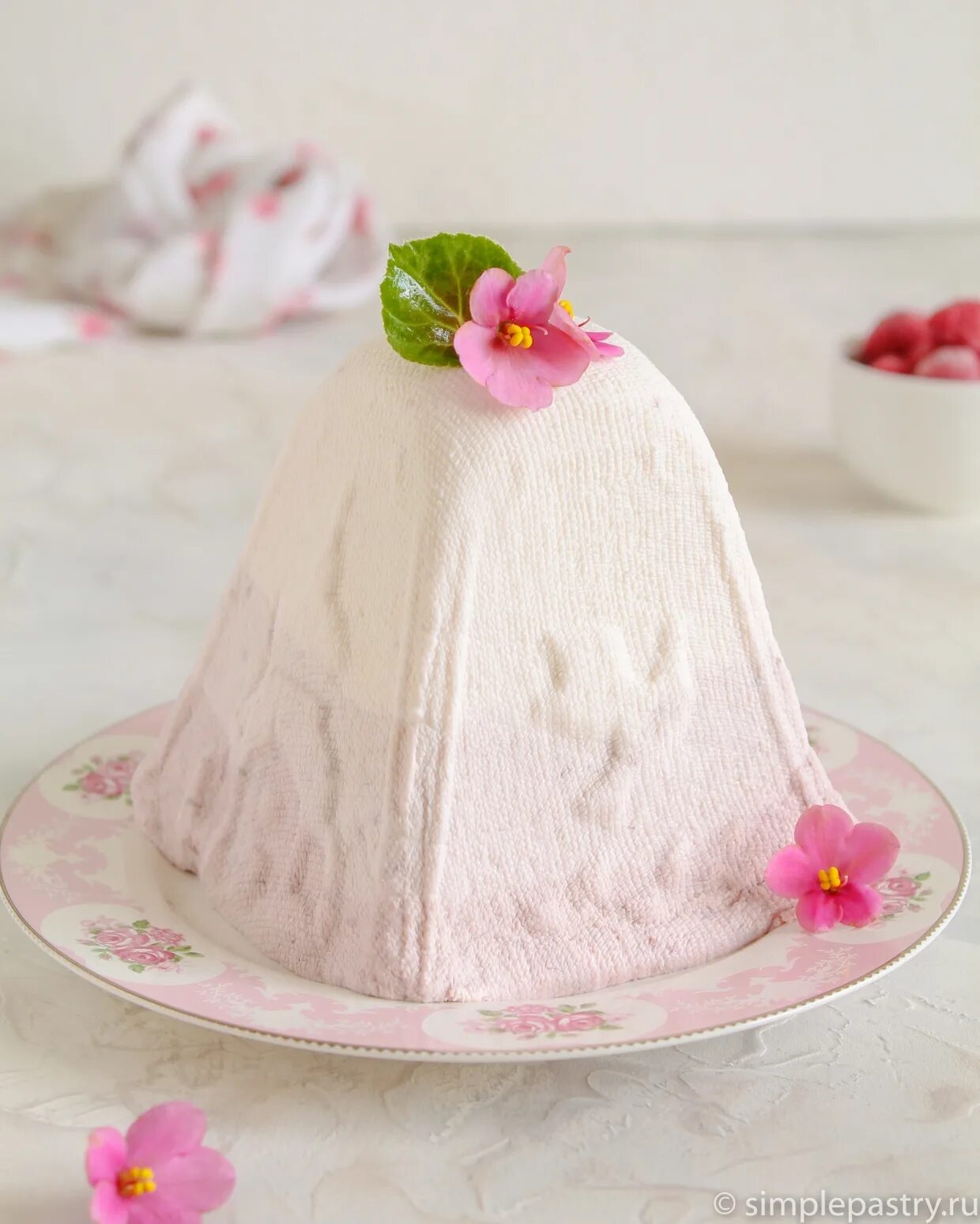 пасха творожная. пасхальный кулич и творожная пасха. украсить пасху творожную. пасха творожная. пасха творожная царская.