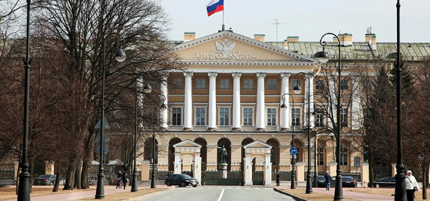 Администрация г санкт. Санкт-Петербург Смольный правительство. Смольный правительство СПБ. Смольный СПБ администрация. Администрация Санкт-Петербурга (Смольный дворец).