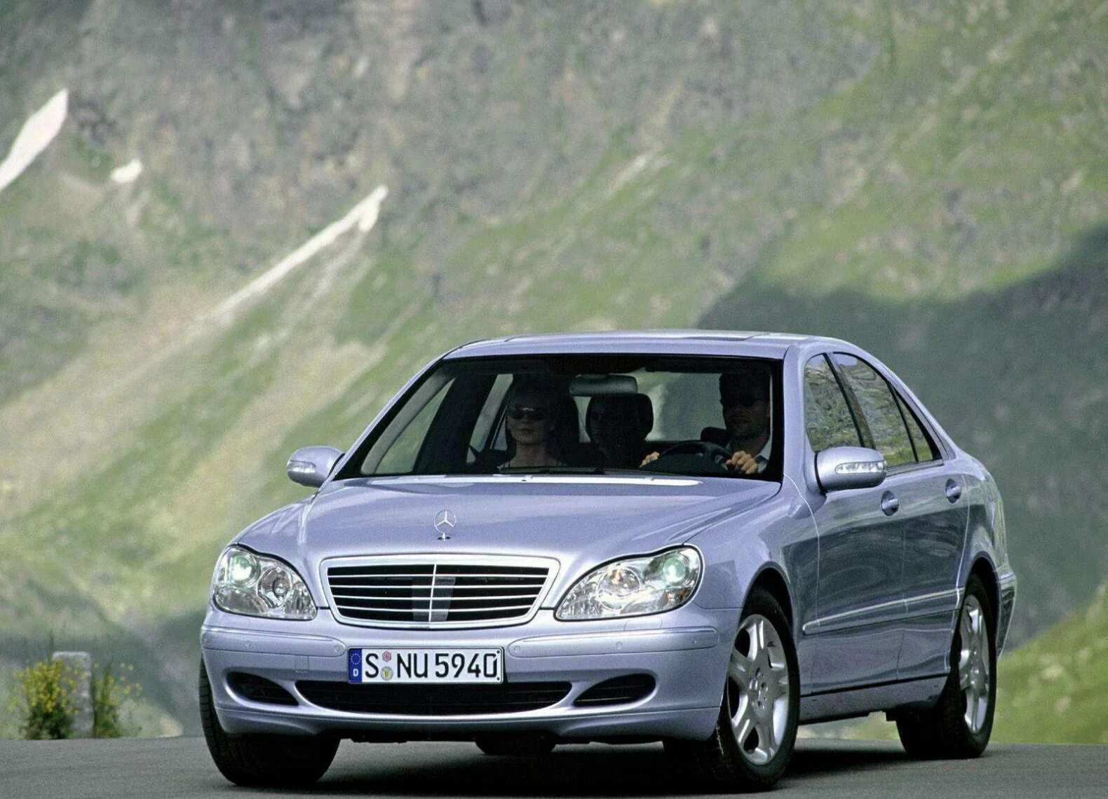 В 2003 2005 г. Mercedes-Benz w220. Мерседес Бенц s500 w220. Mercedes s class w220. Mercedes Benz s500 w220.