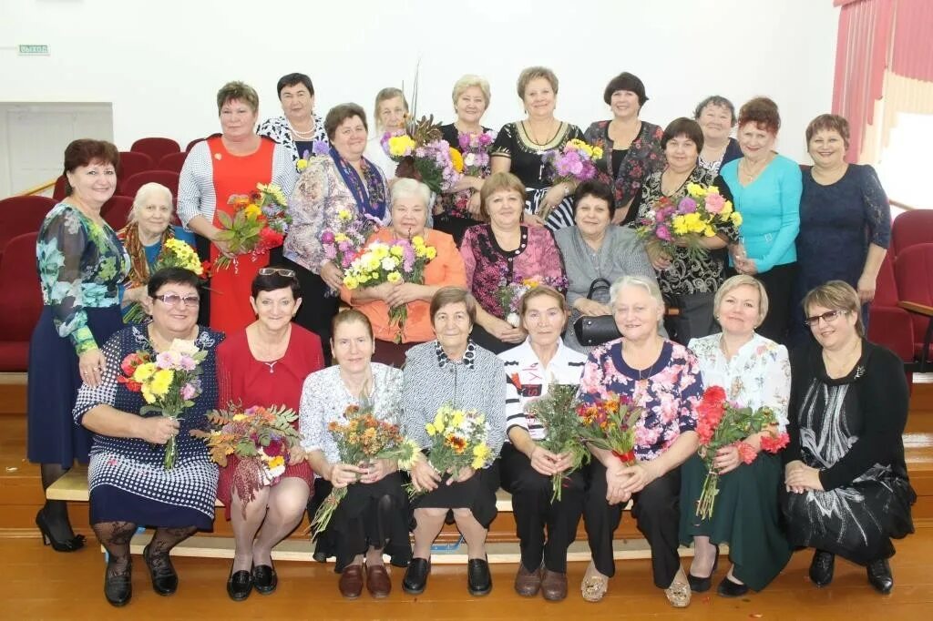 октябрьская средняя школа радищевского района ульяновской области. сайт октябрьский средней школы. октябрьская сош оренбургской области. моу октябрьская сош истринского района. мбоу октябрьская сош оренбургская область.