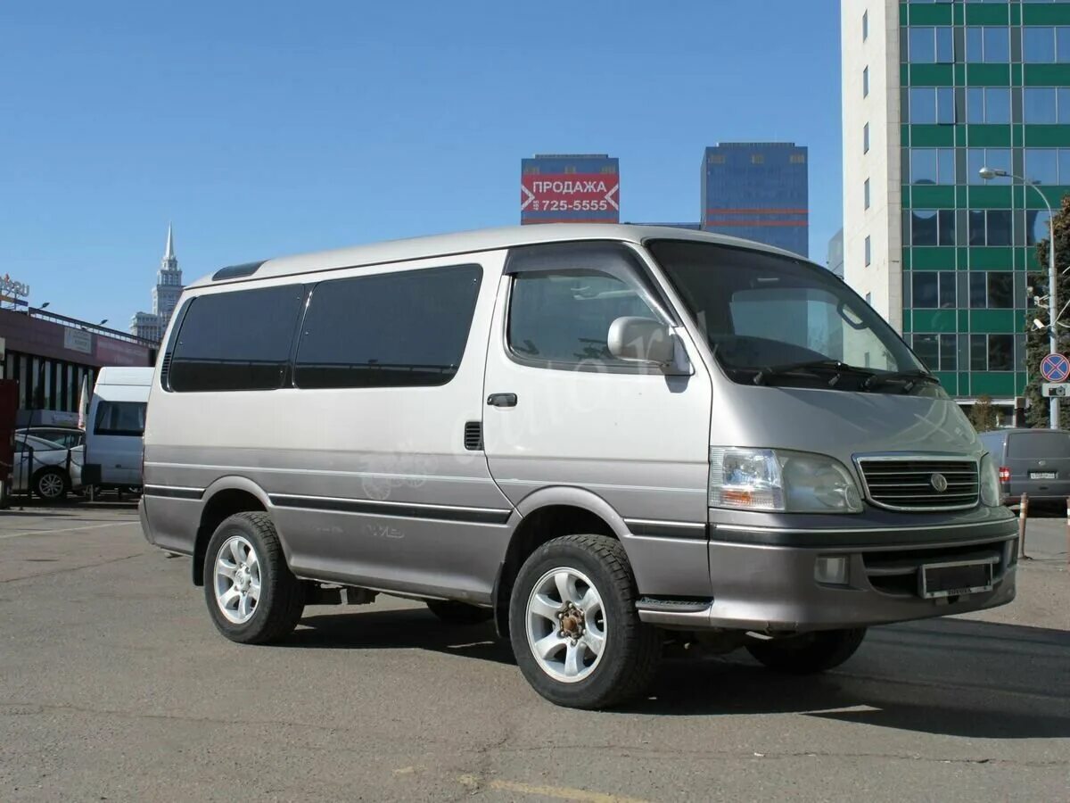 Купить минивэн бу в москве и московской. Toyota Hiace h100 2001. Toyota Hiace 2001. Toyota Hiace h300. Toyota микроавтобус Hiace 2001.