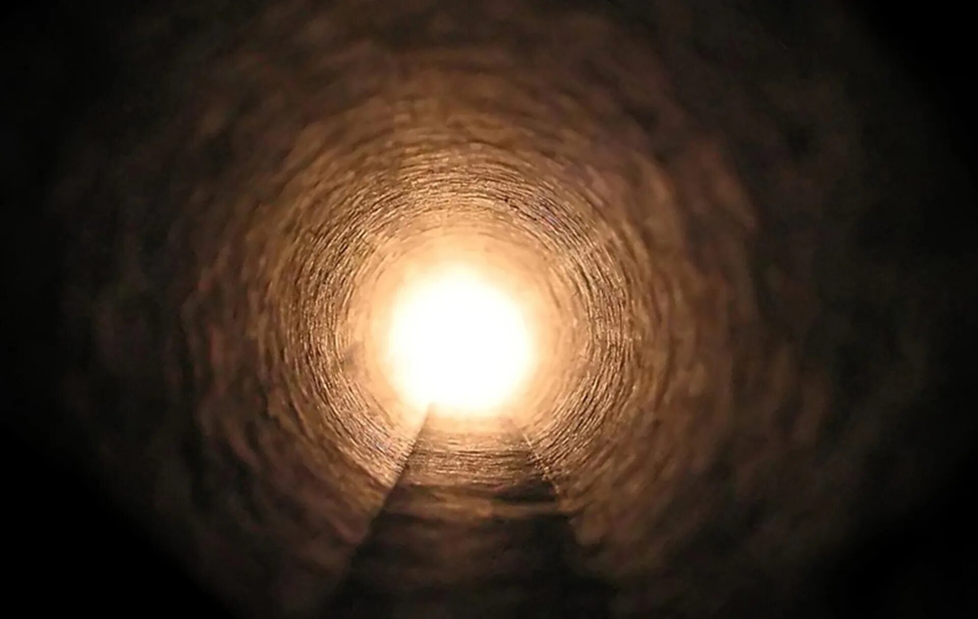 Конец света во сне. Свет в конце тоннеля. Белый свет в конце тоннеля. Свет в тоннеле. Тоннель в конце света.