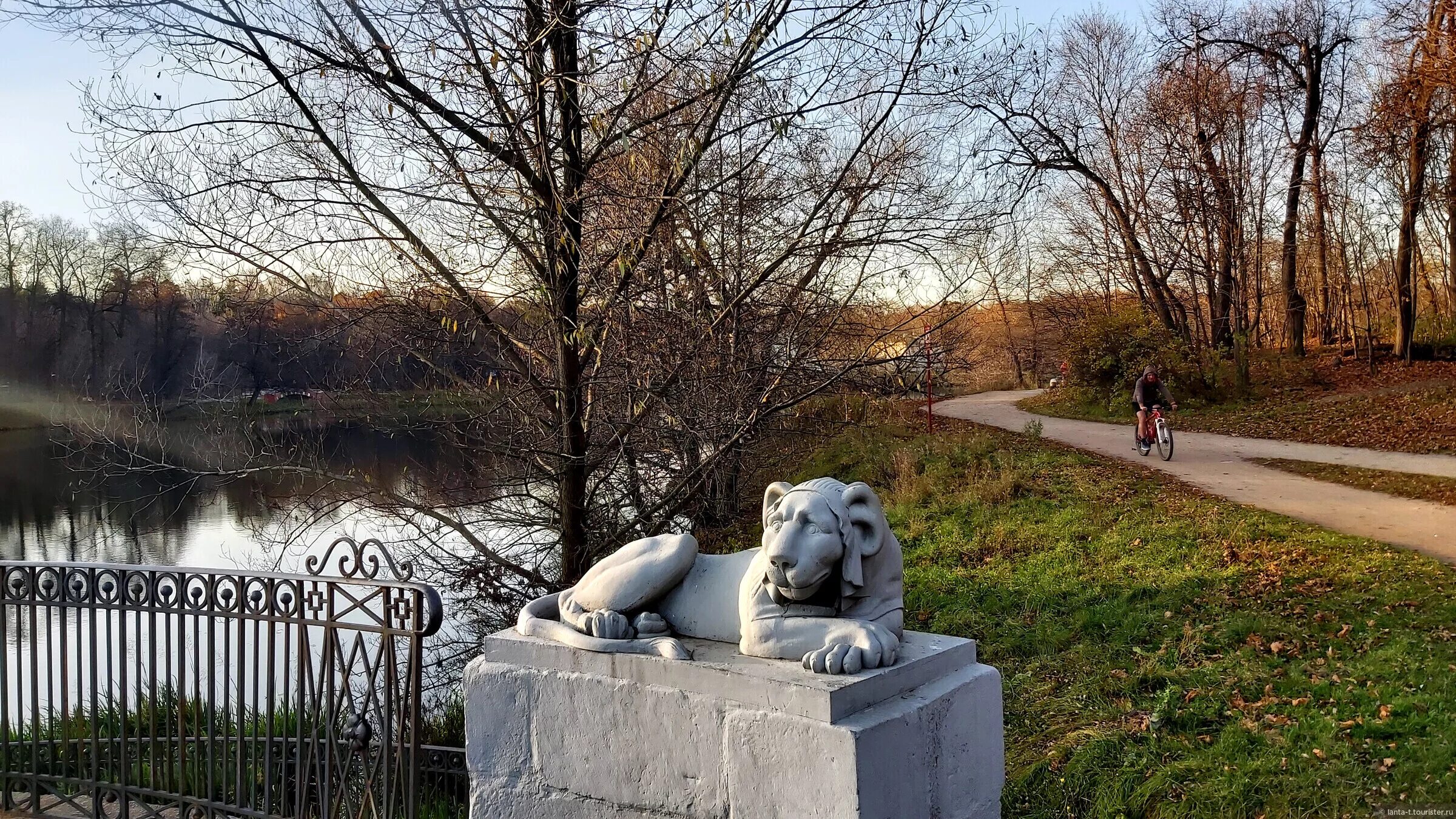 Парк Кузьминки. Парк Кузьминки Москва. Кузьминский лесопарк. Львы Московский парк Кузьминки. Парк кузьминки сайт