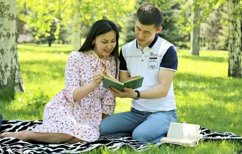 Порно: Әйелі трахается, ал күйеуі видеоны көреді