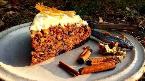 Морковный пирог с грецкими орехами и корицей