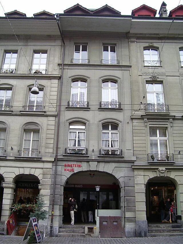 Дом который находится а. Einstein house швейцария. эйнштейн про хаус. берн хаус. дома в берне.