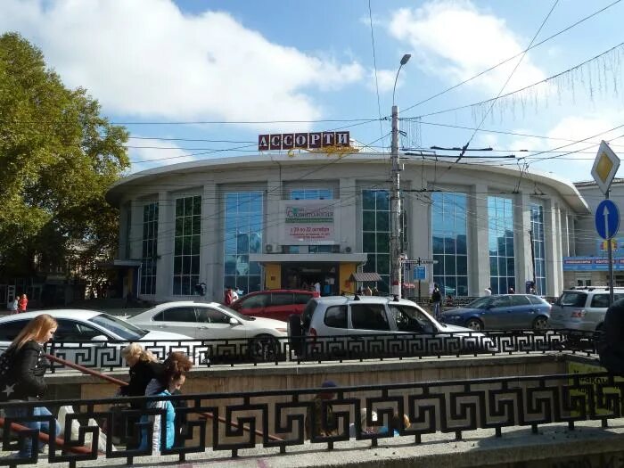 Цум симферополь. Центральный универмаг симферополь. Универмаг центральный симферополь 1975. Тц цум симферополь. Цум симферополь.