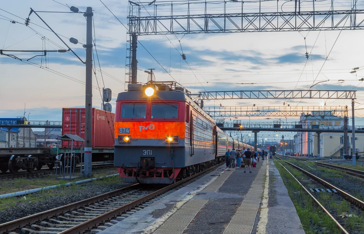 Поезд 138й москва оренбург. Тобол казахстан станция станция. Поезда карталы оренбург. Пригородный поезд. Поезда карталы оренбург.