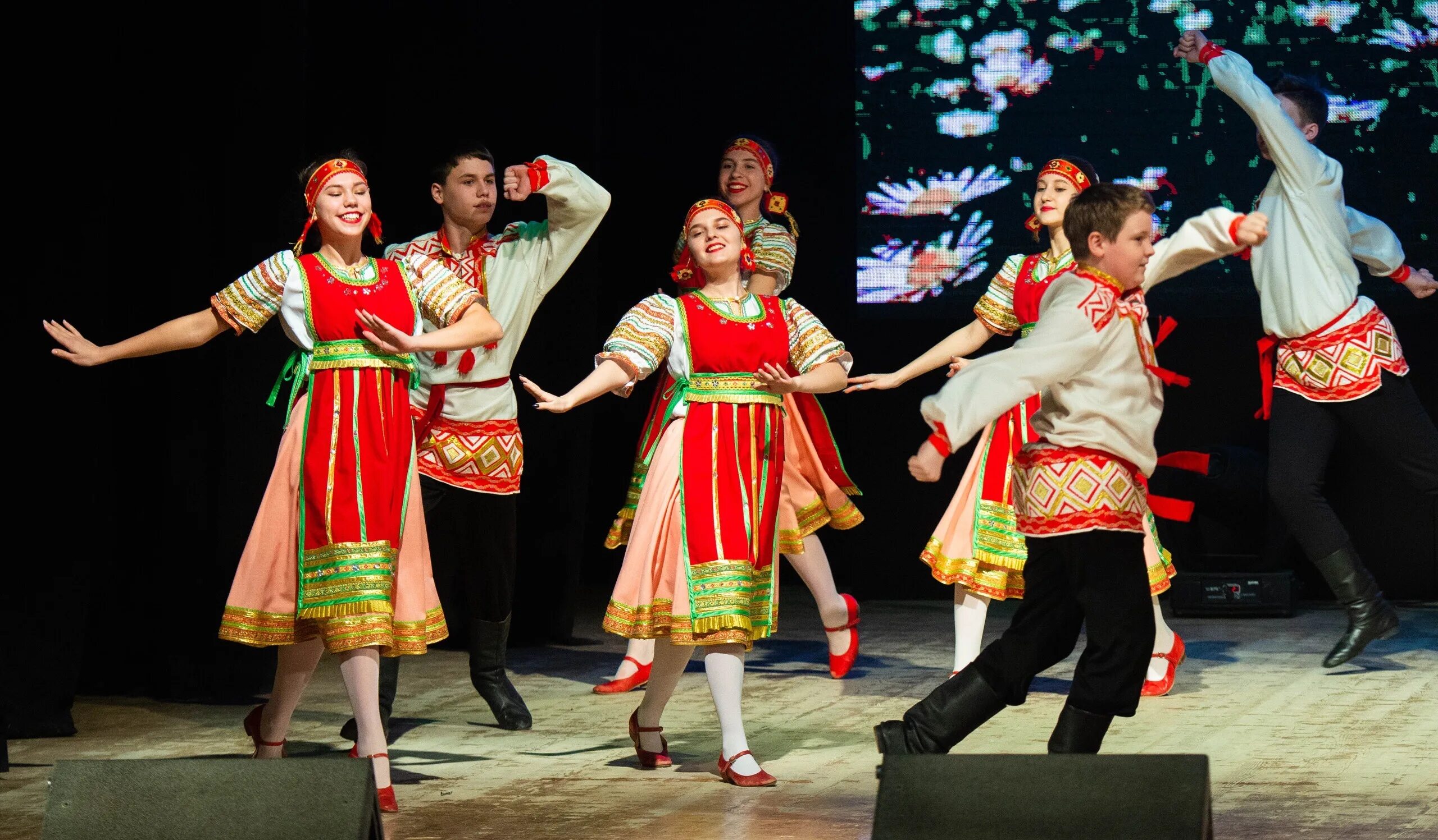 ансамбль задоринки сосновоборск. ансамбль задоринка. образцовый ансамбль танца. ансамбль задоринка. ансамбль народного танца задоринка.