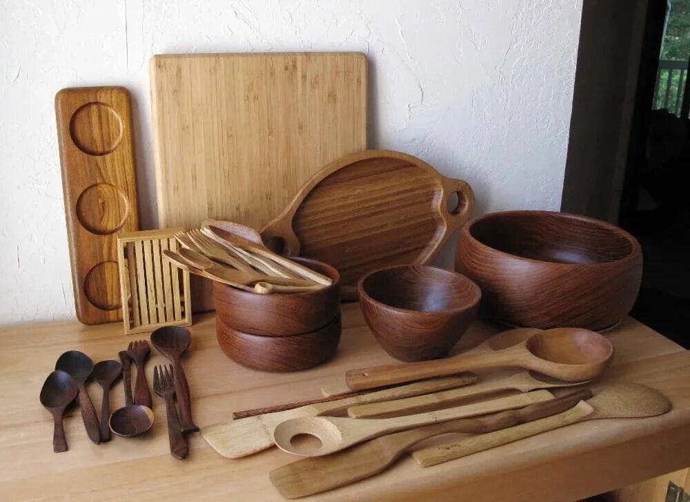 Посуда из дерева. Изделия из древесины. Деревянная кухонная утварь. Кухонные принадлежности из дерева. Русские деревянные изделия