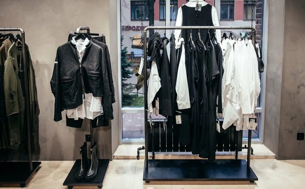 Пост про одежду. Стиль одежды пинк грандж. Гуанчжоу магазины одежды. Грандж женский стиль в одежде гранж. Сцена магазин екатеринбург.