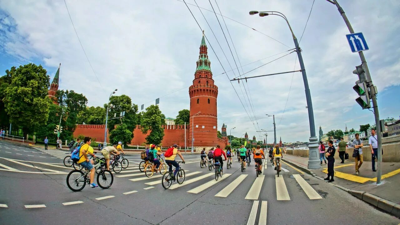 Директор театра наций. Москва 16 июня новости. Сотрудники вднх. Велопробег в москве. Центр москвы.