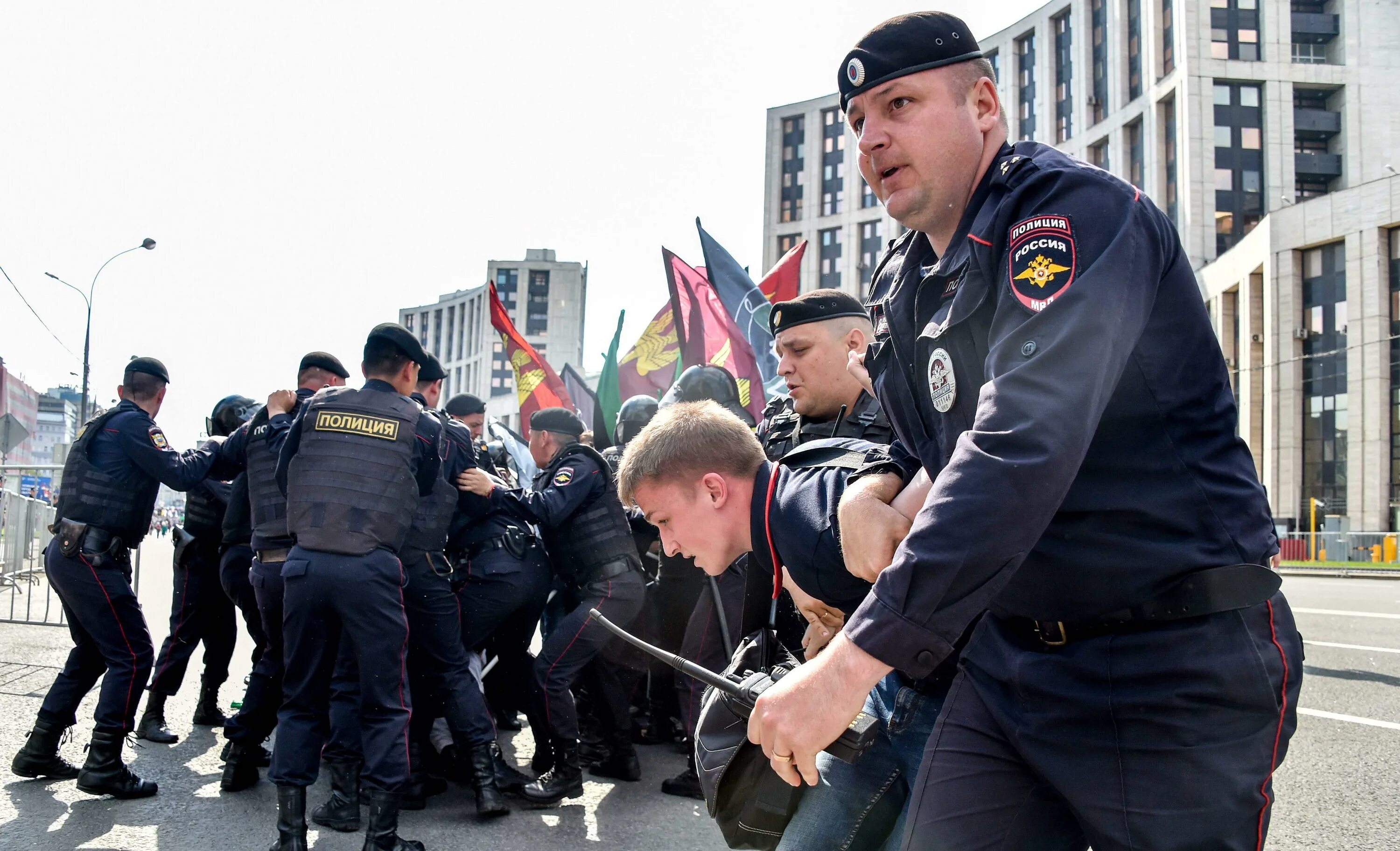 Кто такие полицаи. Российские полицаи. Российский полицейский. Полиция фашисты.