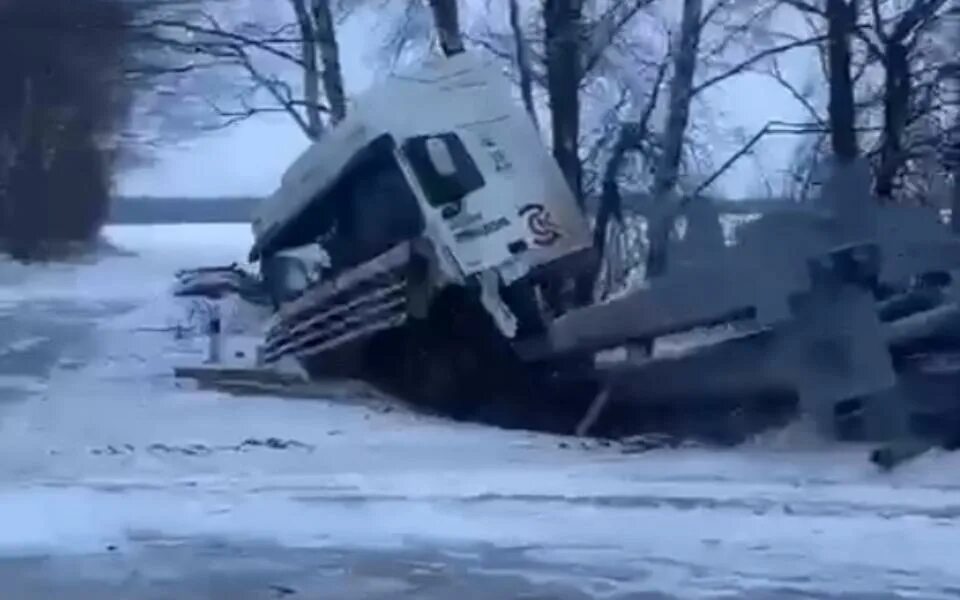 Фура врезалась в опору моста рязань. Дтп с участием магнитовской фуры. Авария на м5 в рязанской области. Трасса м5 рязань. Дтп рязань фура.