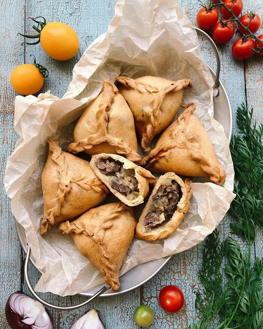 Эчпочмак это. Национальная татарская кухня эчпочмак. элеш татарская кухня. эчпочмак башкирский. 2. эчпочмак.