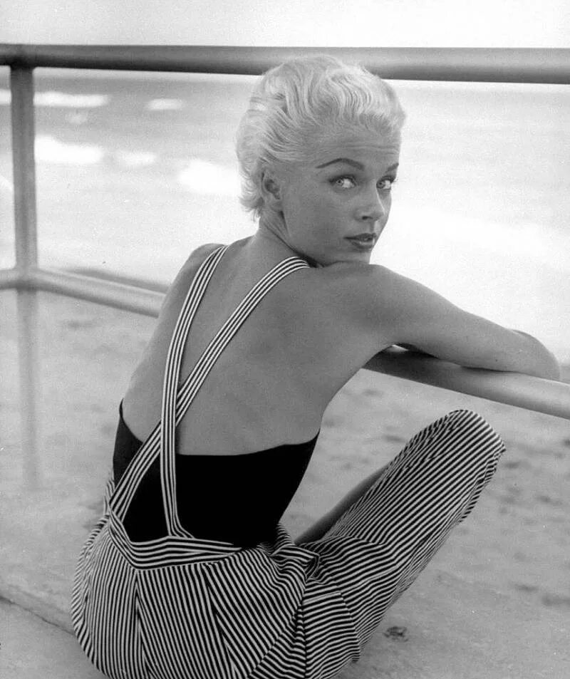 Девушки 50 60 лет. Актрисы 40х нина лин. Женщины 50х. Бетти бросмер (betty brosmer). Одежда 50-х годов женская.